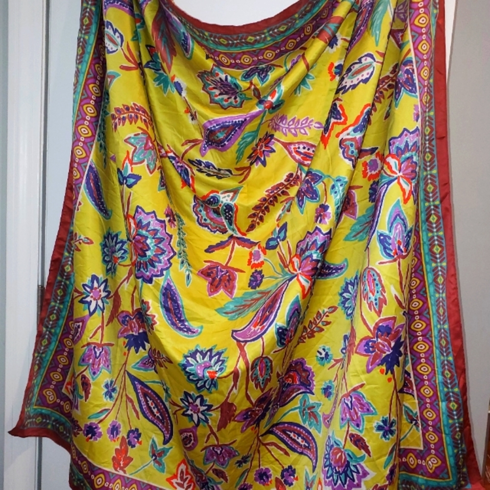NWT Zara Multicolor Floral Pattern Design Extra Large Scarf Sz 132cm ×132cm